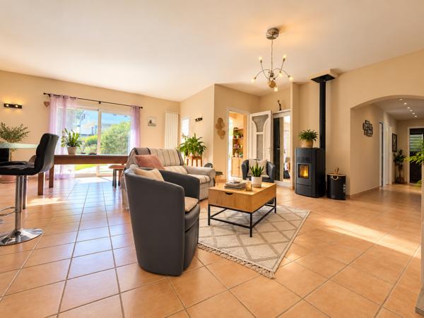 JONQUIERES- VILLA PLAIN PIED 5 PIECES AVEC PISCINE SUR 960M2 DE TERRAIN