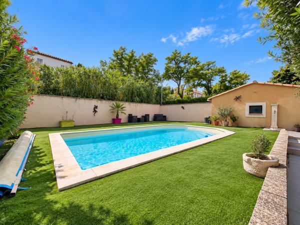 JONQUIERES- VILLA PLAIN PIED 5 PIECES AVEC PISCINE SUR 960M2 DE TERRAIN