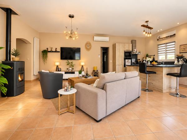 JONQUIERES- VILLA PLAIN PIED 5 PIECES AVEC PISCINE SUR 960M2 DE TERRAIN