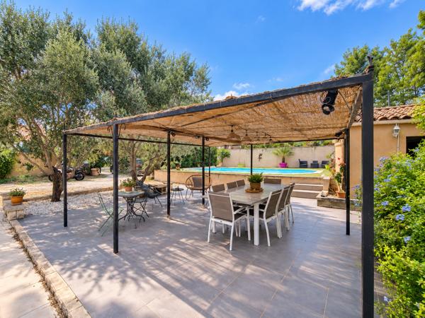 JONQUIERES- VILLA PLAIN PIED 5 PIECES AVEC PISCINE SUR 960M2 DE TERRAIN