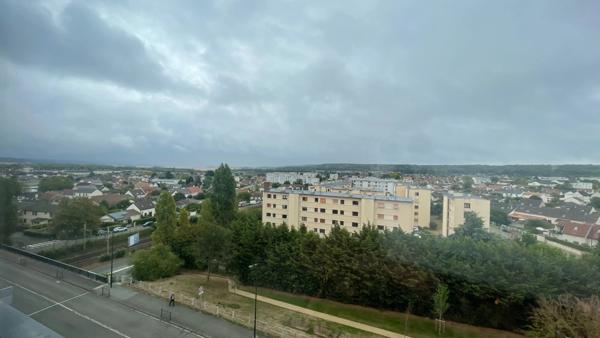 COUP DE CŒUR AUX CLAYES-SOUS-BOIS – DERNIER ÉTAGE AVEC ASCENSEUR – 3 CHAMBRES – 80M2-CAVE & PARKING