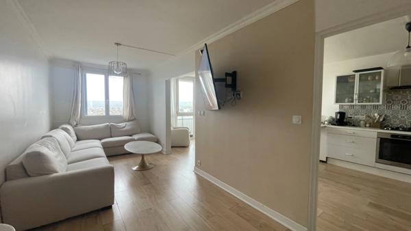 COUP DE CŒUR AUX CLAYES-SOUS-BOIS – DERNIER ÉTAGE AVEC ASCENSEUR – 3 CHAMBRES – 80M2-CAVE & PARKING