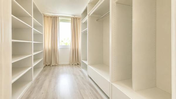 COUP DE CŒUR AUX CLAYES-SOUS-BOIS – DERNIER ÉTAGE AVEC ASCENSEUR – 3 CHAMBRES – 80M2-CAVE & PARKING
