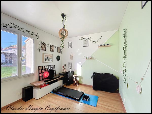 Maison à vendre 5 pièces SAINT PARDOUX SOUTIERS (79) Plain - pied d'environ 110 m² hab : 3 ch - terrain de 1493 m² - garage