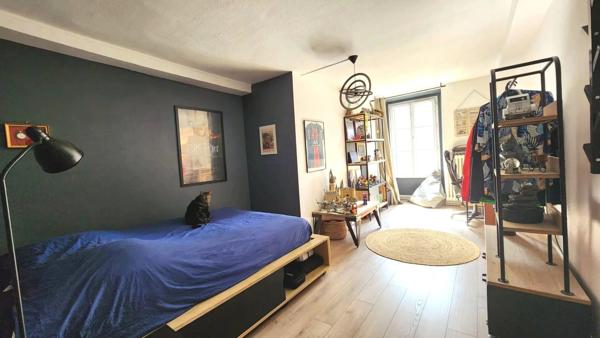Vente                                                      Appartement
                        
                     5 pièces                      104 m2                     à Beynes