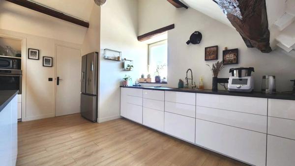Vente                                                      Appartement
                        
                     5 pièces                      104 m2                     à Beynes