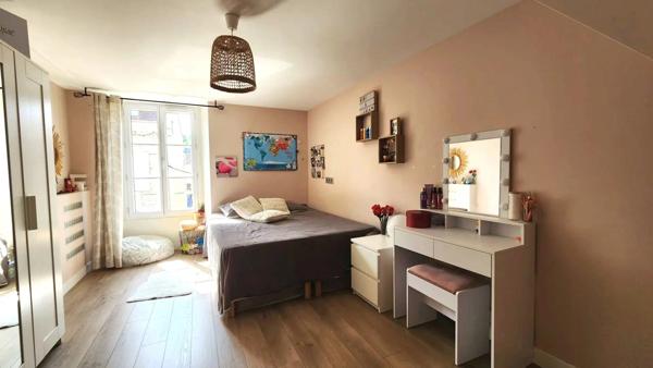 Vente                                                      Appartement
                        
                     5 pièces                      104 m2                     à Beynes