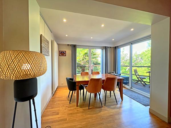 Maison des années 30 avec jardin arboré, garage et double terrasse – Quartier Sacré-Cœur à Rennes