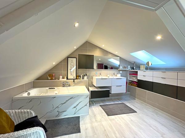 Maison des années 30 avec jardin arboré, garage et double terrasse – Quartier Sacré-Cœur à Rennes