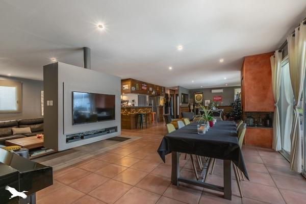 Maison à vendre |  Salles |  8 pièces | 270 m²