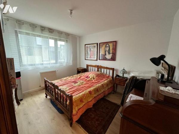 Proche toutes commodités confortable maison contemporaine sur terrain clos d'environ 320 m²