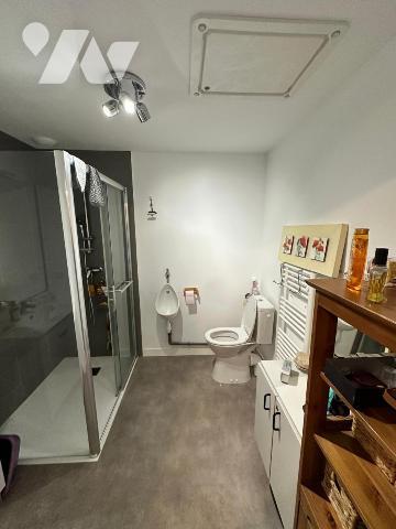 Proche toutes commodités confortable maison contemporaine sur terrain clos d'environ 320 m²