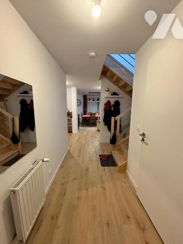 Proche toutes commodités confortable maison contemporaine sur terrain clos d'environ 320 m²