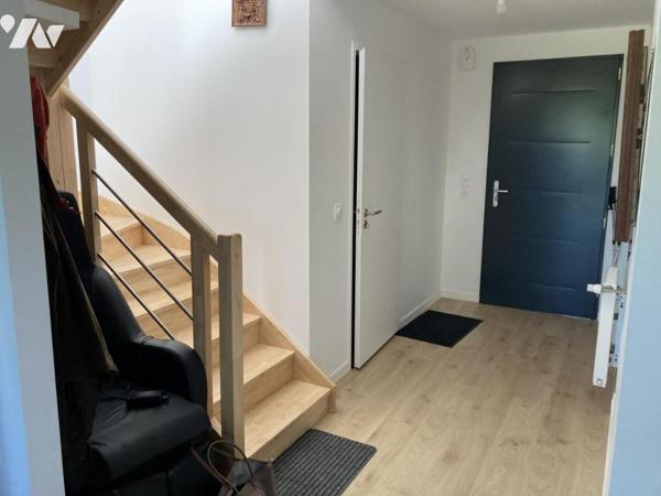 Proche toutes commodités confortable maison contemporaine sur terrain clos d'environ 320 m²