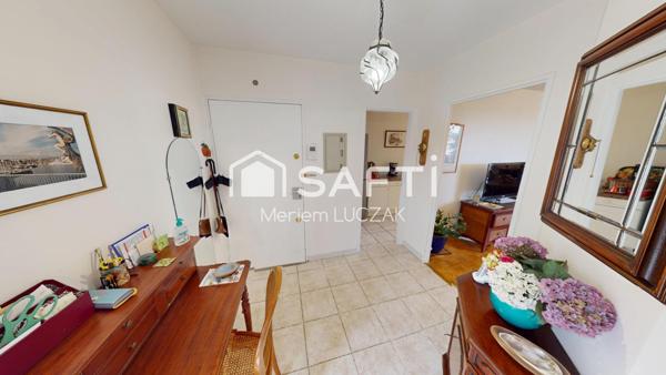 RARE À POISSY – 96 m² lumineux, 3 chambres, terrasse, parking, cave, à deux pas de la gare.