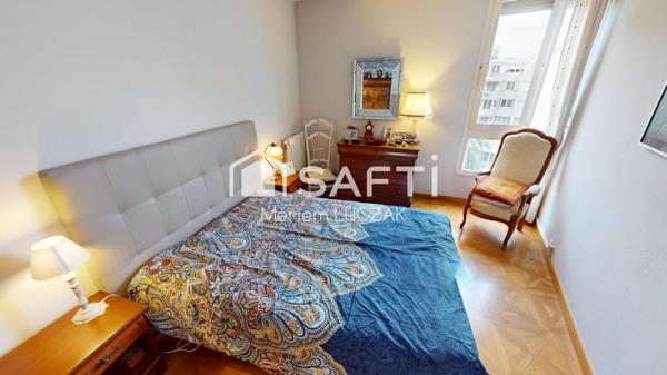 RARE À POISSY – 96 m² lumineux, 3 chambres, terrasse, parking, cave, à deux pas de la gare.