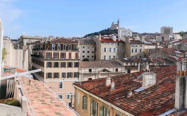 Appartement à vendre    2 pièces • 43,91 m2 Marseille 1