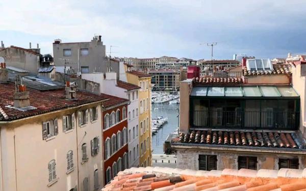 Appartement à vendre    2 pièces • 43,91 m2 Marseille 1