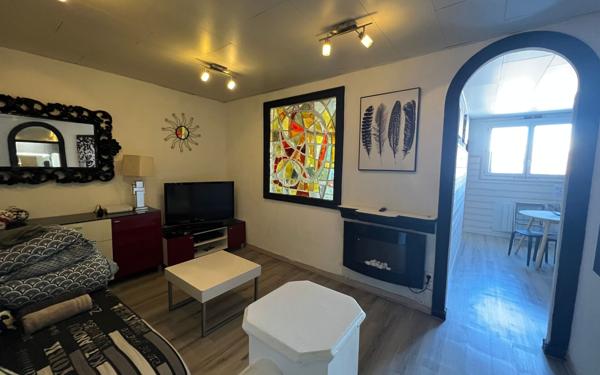 Appartement à vendre    2 pièces • 43,91 m2 Marseille 1