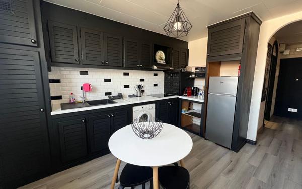 Appartement à vendre    2 pièces • 43,91 m2 Marseille 1