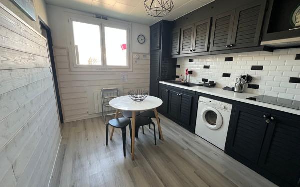 Appartement à vendre    2 pièces • 43,91 m2 Marseille 1