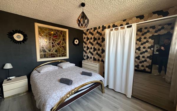 Appartement à vendre    2 pièces • 43,91 m2 Marseille 1