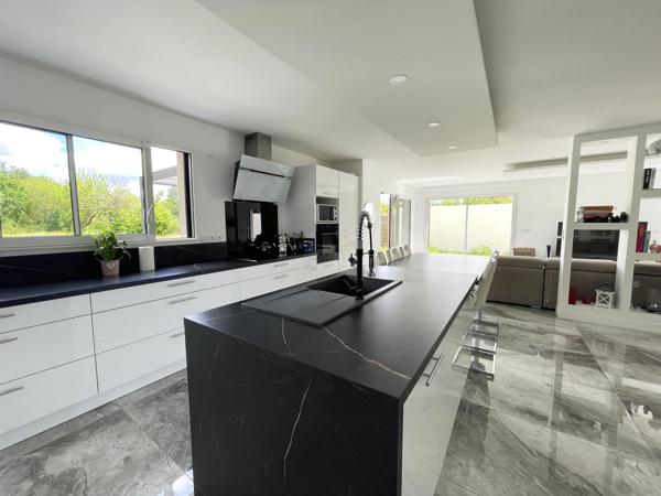 BOUGUENAIS LES COUËTS – MAISON CONTEMPORAINE D’EXCEPTION – 185 m² – 4 CHAMBRES – TERRAIN 2 400 m²