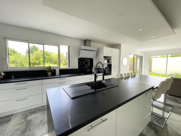 BOUGUENAIS LES COUËTS – MAISON CONTEMPORAINE D’EXCEPTION – 185 m² – 4 CHAMBRES – TERRAIN 2 400 m²