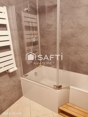 A COTE DE L'HOPITAL ET VOIE RAPIDE