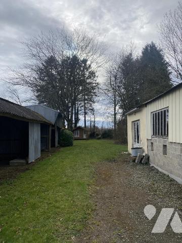 Maison d'habitation avec dépendances