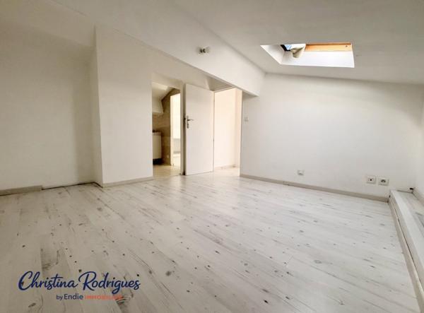 LORGUES APPARTEMENT T4 EN DUPLEX
