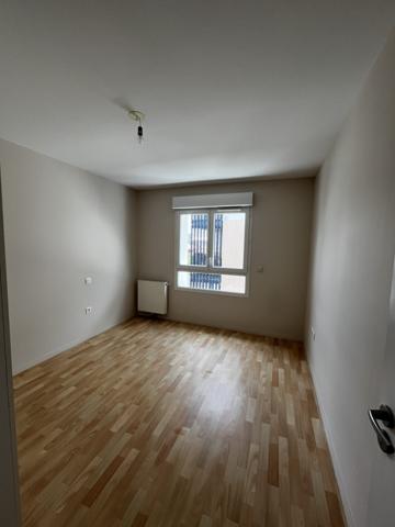 T2 avec terrasse et place de stationnement quartier les Minimes