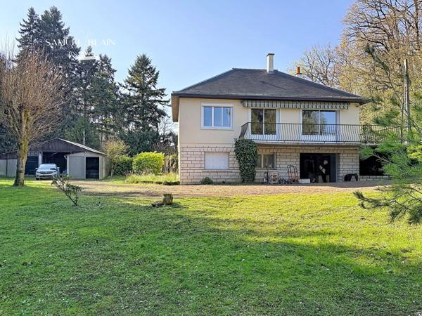 Environnement agréable, boisé, au calme, promenade.