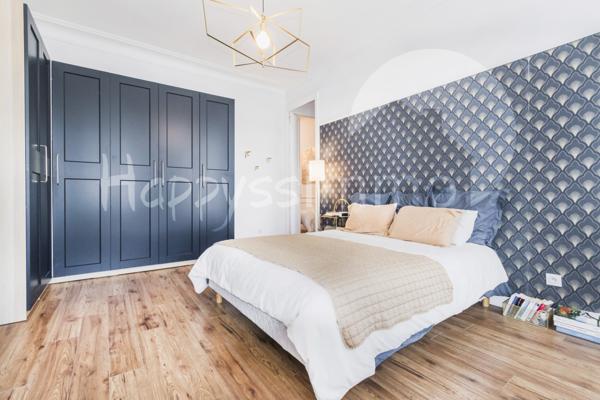 Appartement
                                                                                                                                                                                                                                                                                                                        4 pièce(s)                                                                                                                                                                                                          2 chambre(s)                                                                                                                                                                                                          130  m²