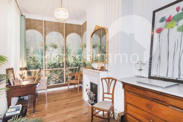 Appartement
                                                                                                                                                                                                                                                                                                                        4 pièce(s)                                                                                                                                                                                                          2 chambre(s)                                                                                                                                                                                                          130  m²
