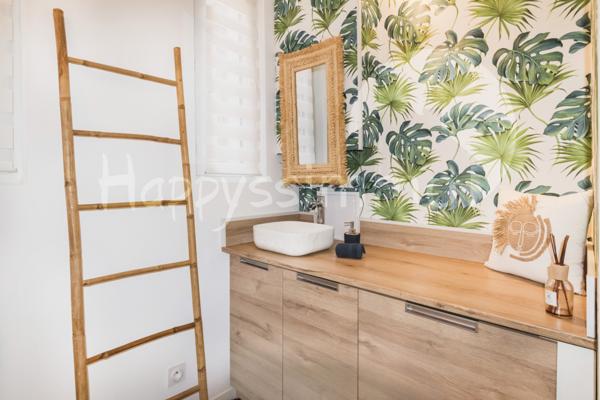 Appartement
                                                                                                                                                                                                                                                                                                                        4 pièce(s)                                                                                                                                                                                                          2 chambre(s)                                                                                                                                                                                                          130  m²