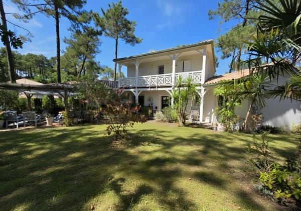 Maison
         6 pièces
        - 180 m² Bien prestige 976 000 € *