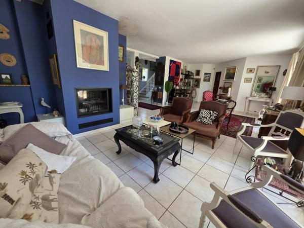 Maison
         6 pièces
        - 180 m² Bien prestige 976 000 € *