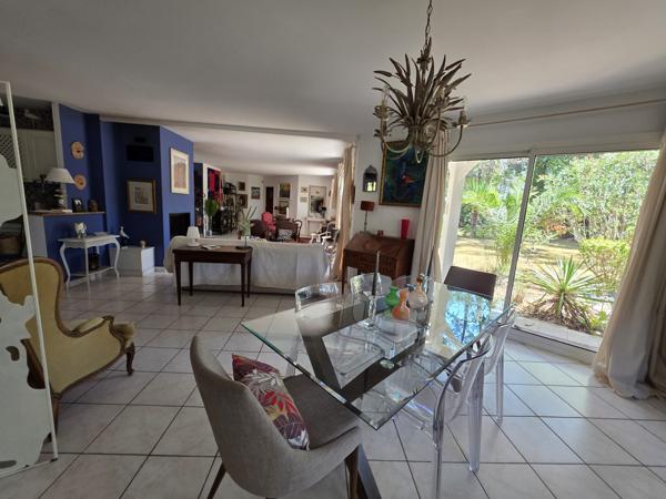Maison
         6 pièces
        - 180 m² Bien prestige 976 000 € *