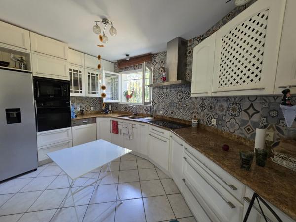 Maison
         6 pièces
        - 180 m² Bien prestige 976 000 € *