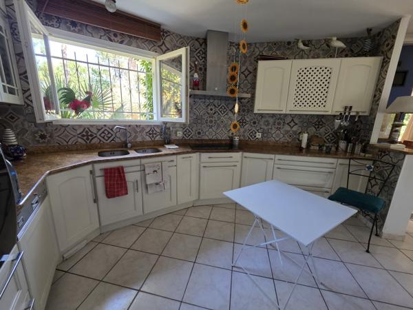 Maison
         6 pièces
        - 180 m² Bien prestige 976 000 € *