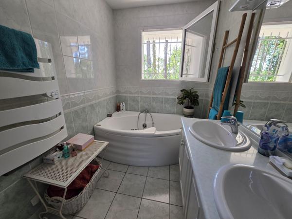 Maison
         6 pièces
        - 180 m² Bien prestige 976 000 € *