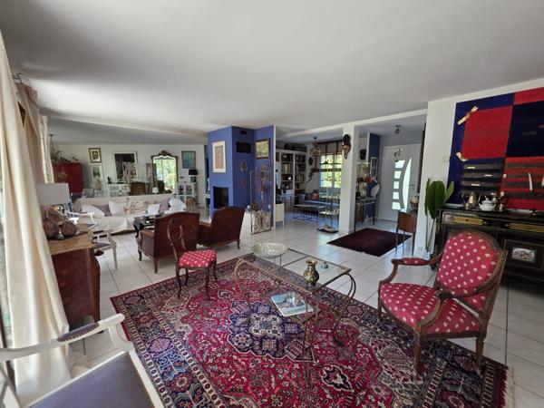 Maison
         6 pièces
        - 180 m² Bien prestige 976 000 € *