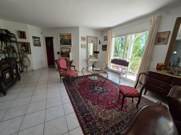 Maison
         6 pièces
        - 180 m² Bien prestige 976 000 € *