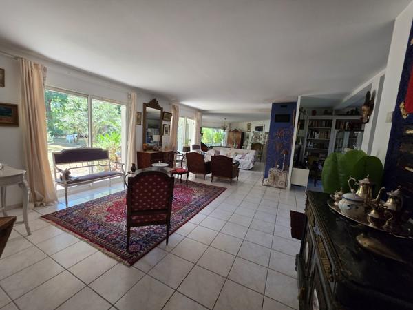 Maison
         6 pièces
        - 180 m² Bien prestige 976 000 € *