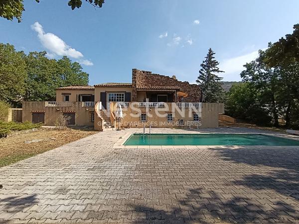 Maison 6 pièces à vendre à Saint Vallier de Thiey - Calme et piscine