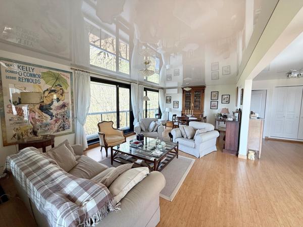 Appartement à CHESNAY ROCQUENCOURT, 78150 - 5 pièces 146m²