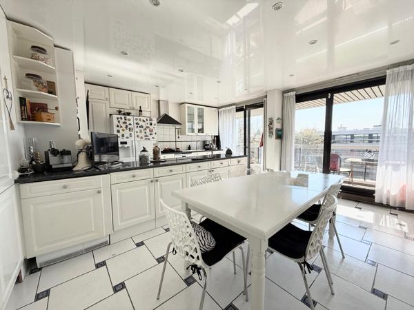 Appartement à CHESNAY ROCQUENCOURT, 78150 - 5 pièces 146m²