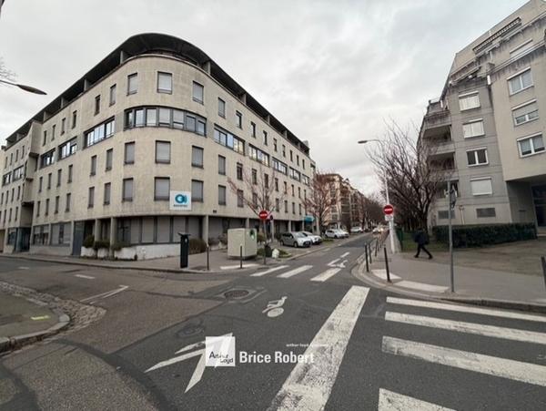 Location bureaux non cloisonnés à Lyon 3ème avec parking en sous-sol
