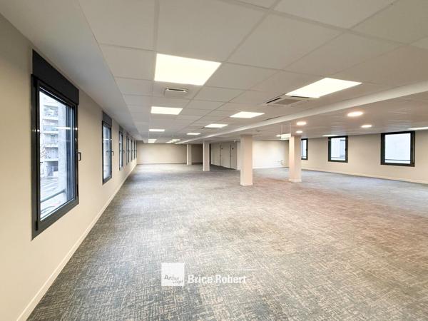 Location bureaux non cloisonnés à Lyon 3ème avec parking en sous-sol